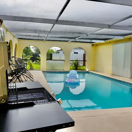 Ukiyo Hostel- Fort Lauderdale Escape